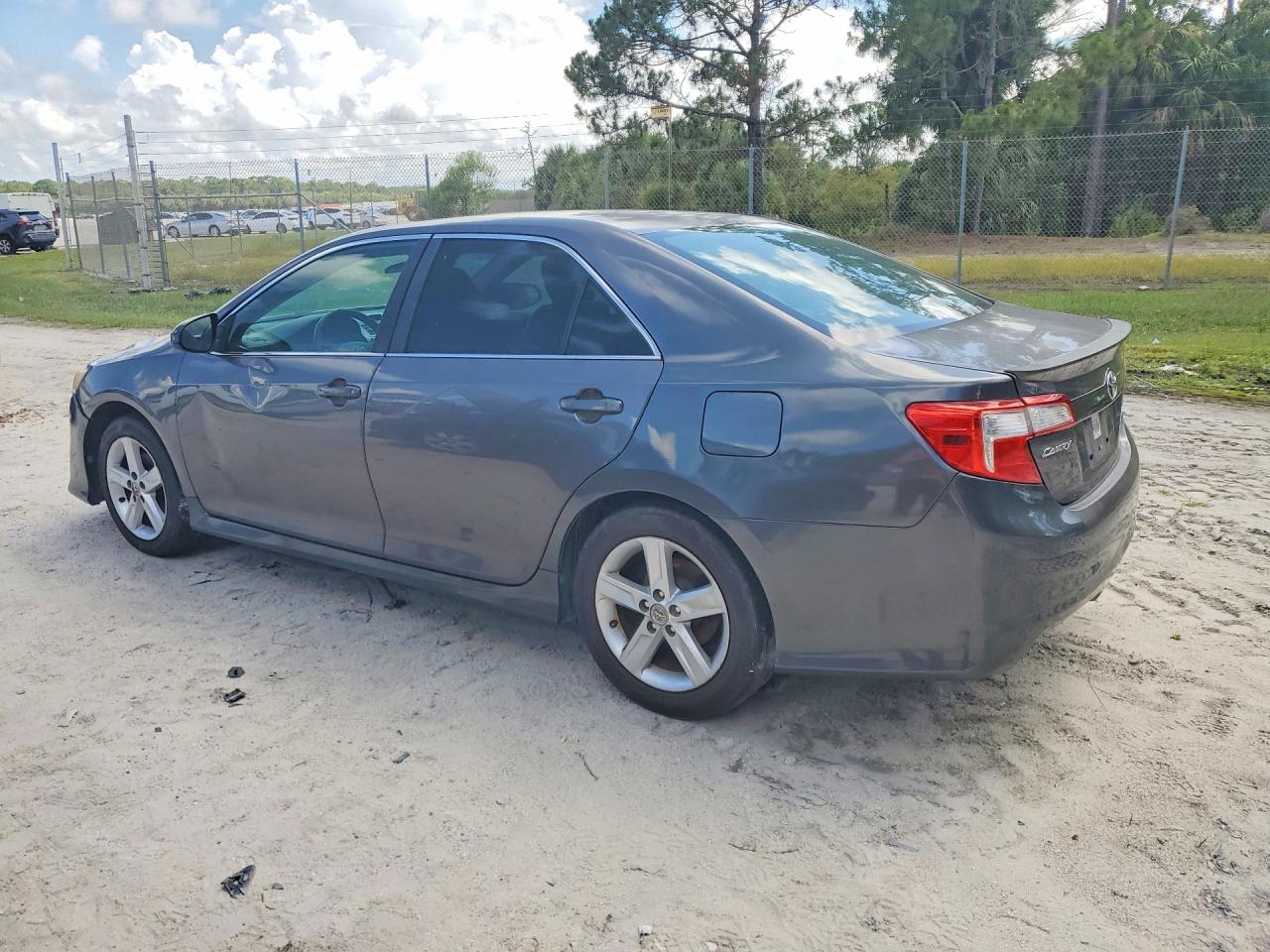 2014 TOYOTA CAMRY