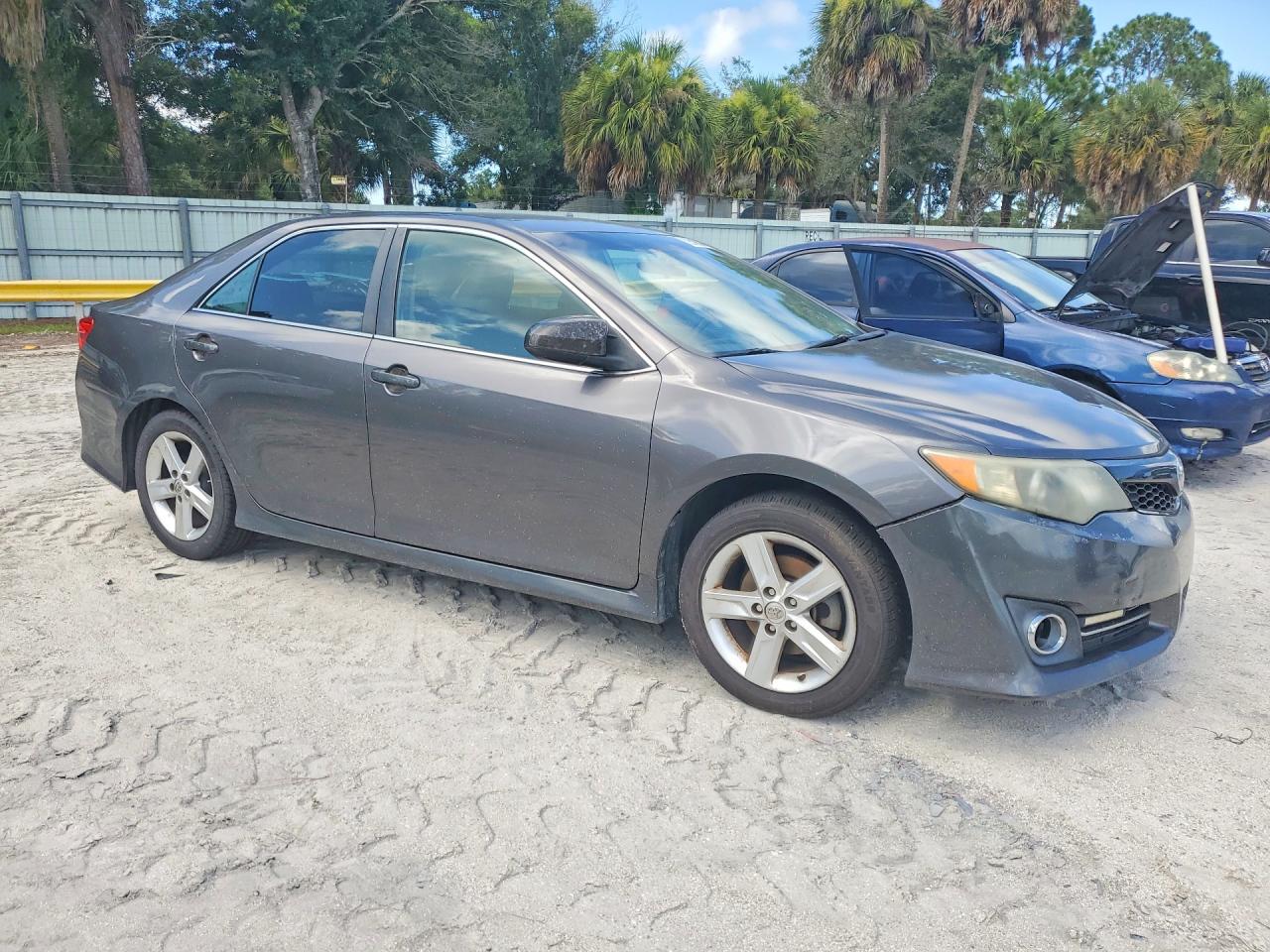 2014 TOYOTA CAMRY
