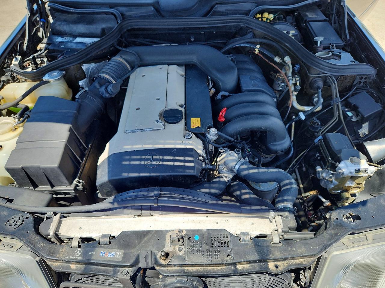 1995 MERCEDES-BENZ E-CLASS