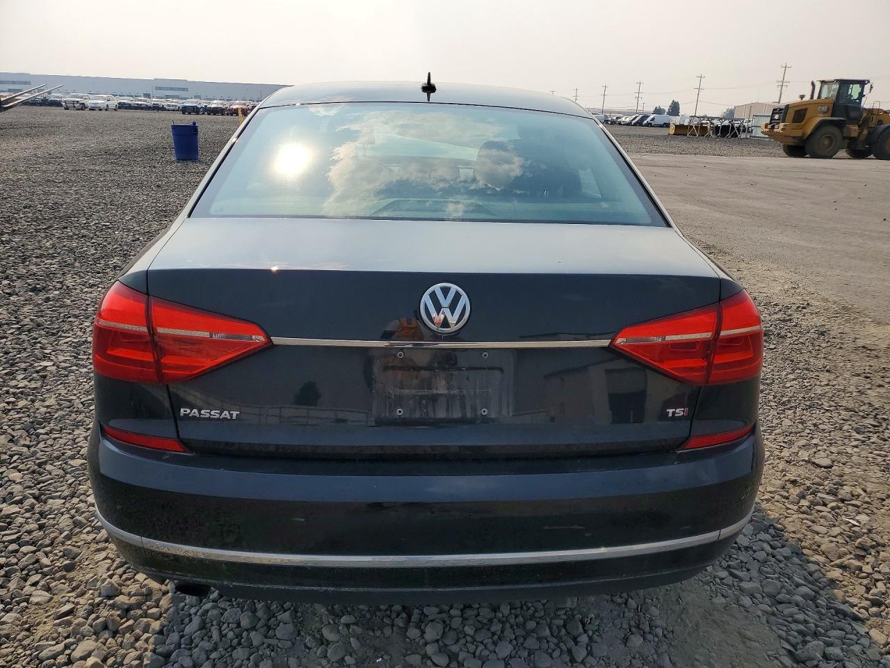 2016 VOLKSWAGEN PASSAT