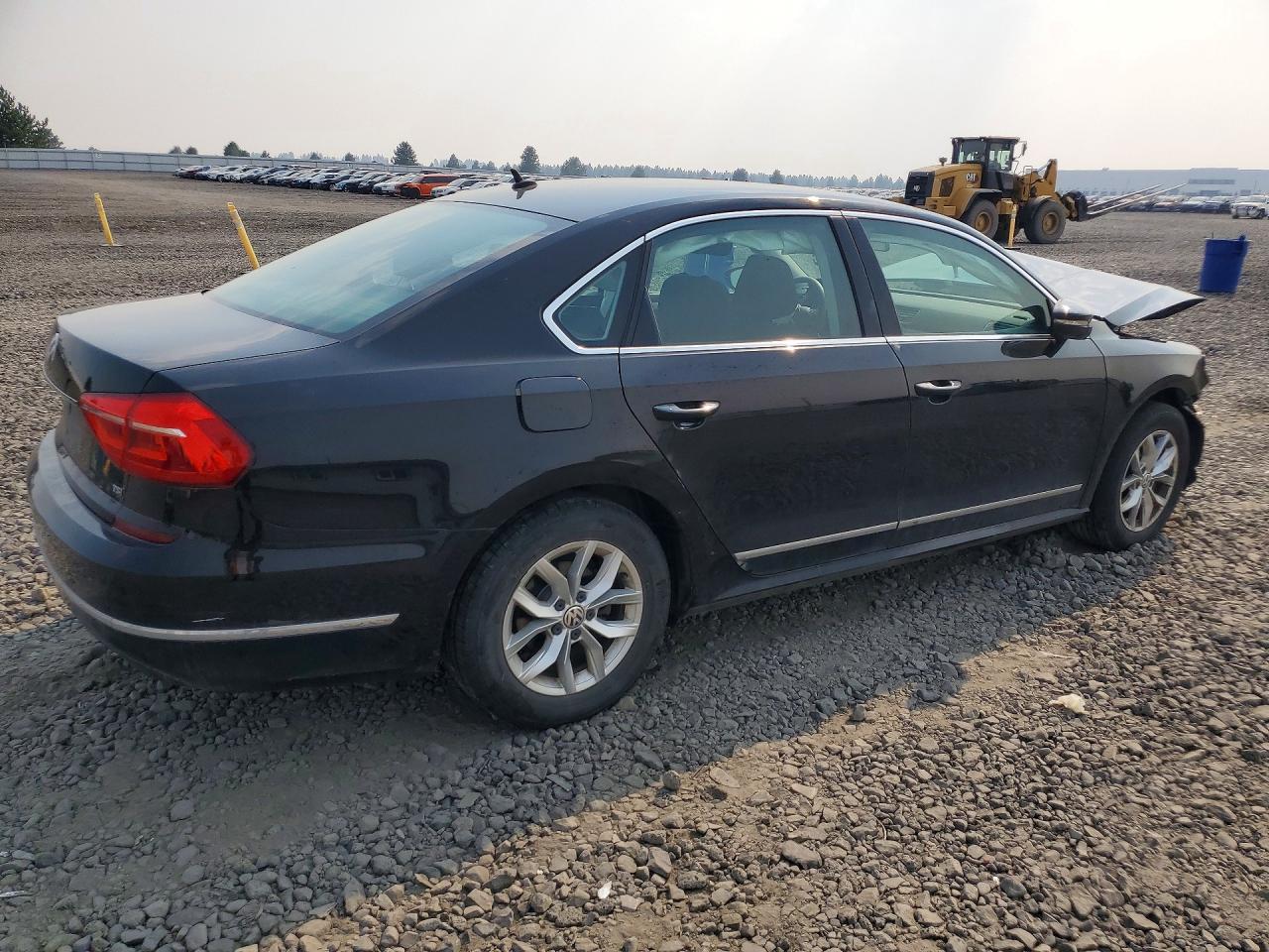 2016 VOLKSWAGEN PASSAT