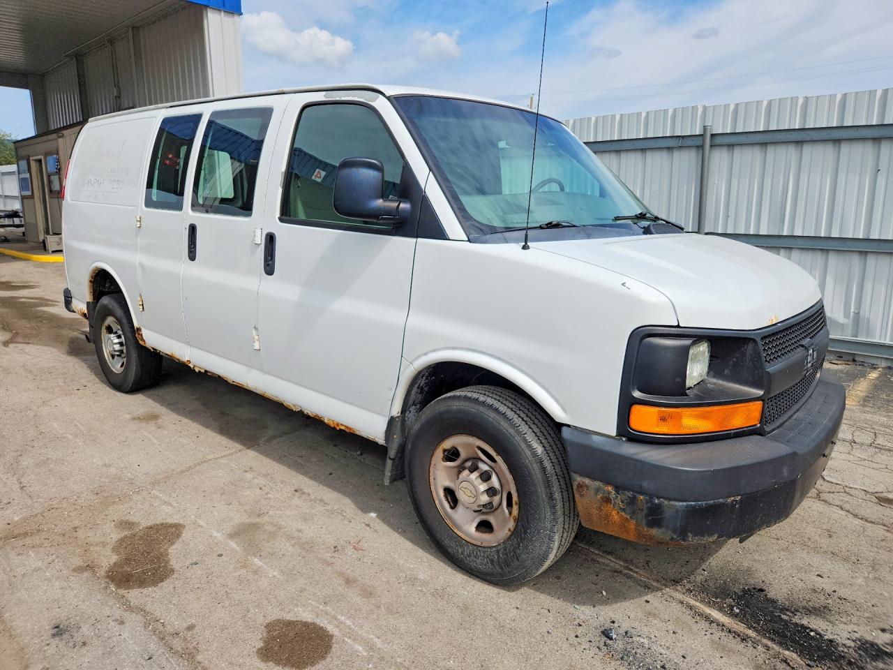 2011 CHEVROLET EXPRESS