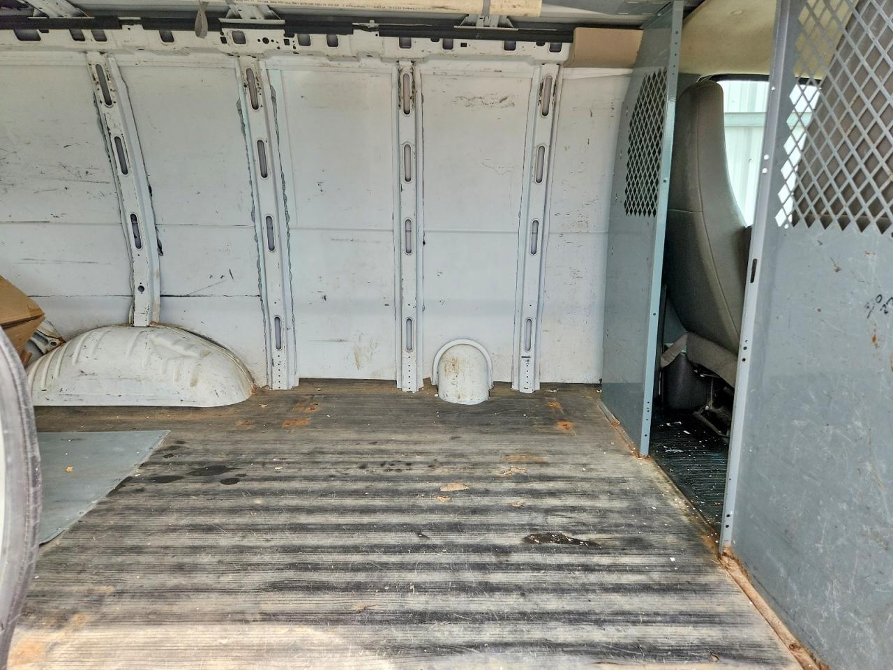 2011 CHEVROLET EXPRESS