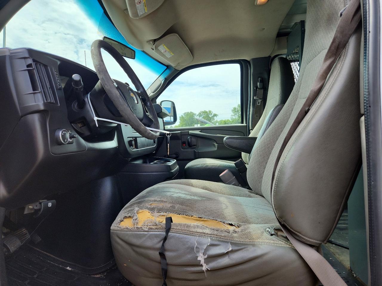 2011 CHEVROLET EXPRESS