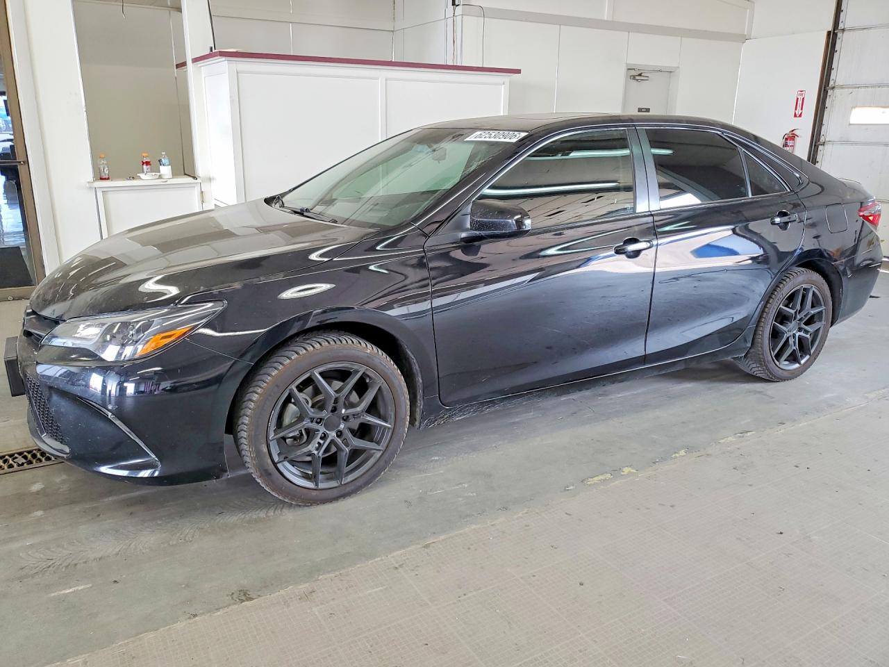2017 TOYOTA CAMRY
