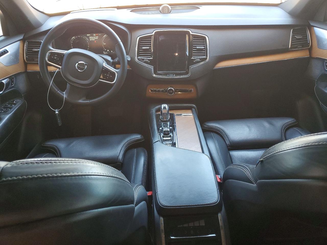 2018 VOLVO XC90
