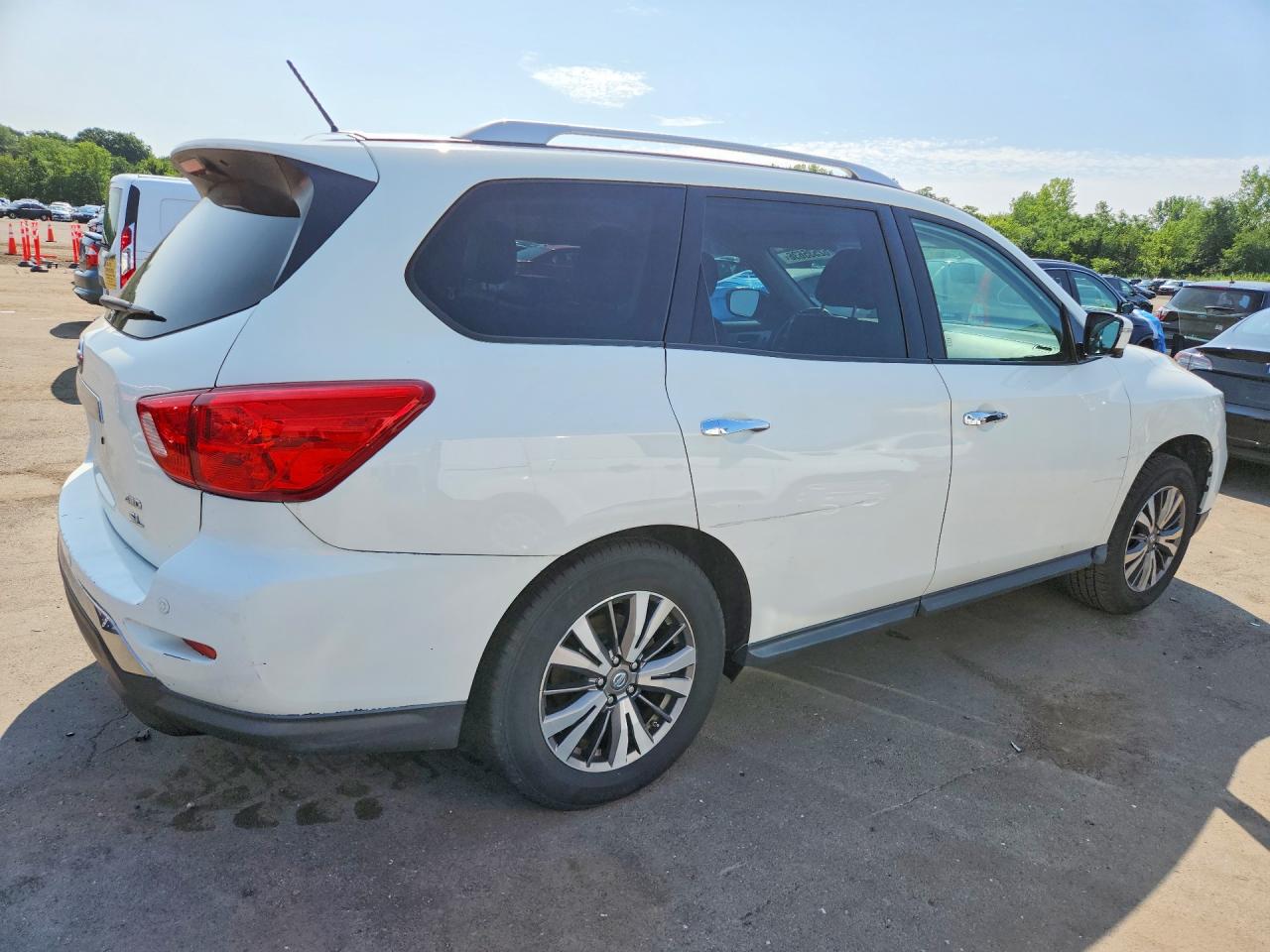 2017 NISSAN PATHFINDER