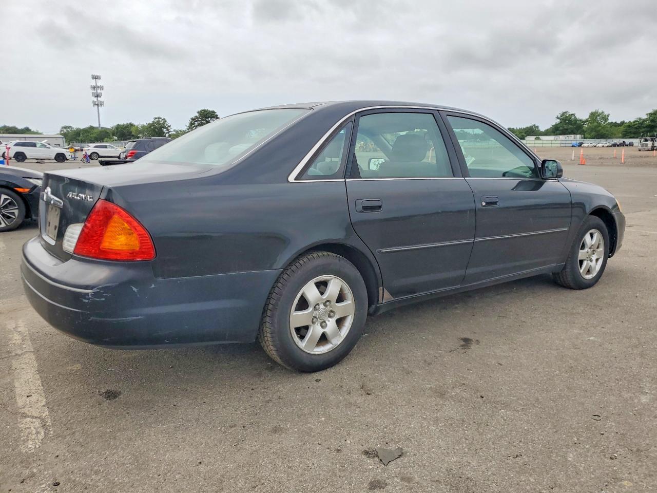 2002 TOYOTA AVALON