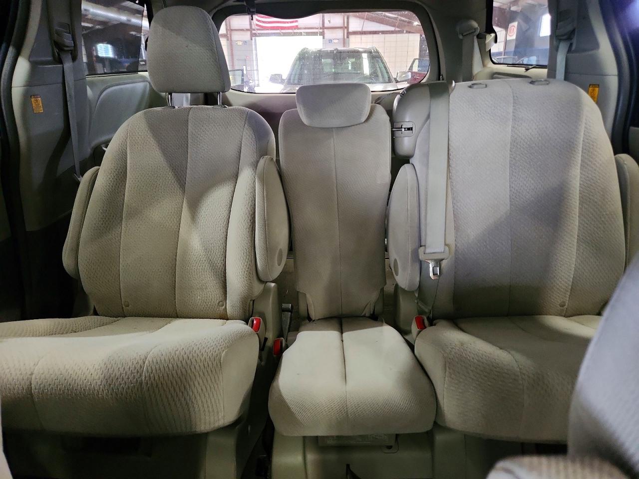 2012 TOYOTA SIENNA