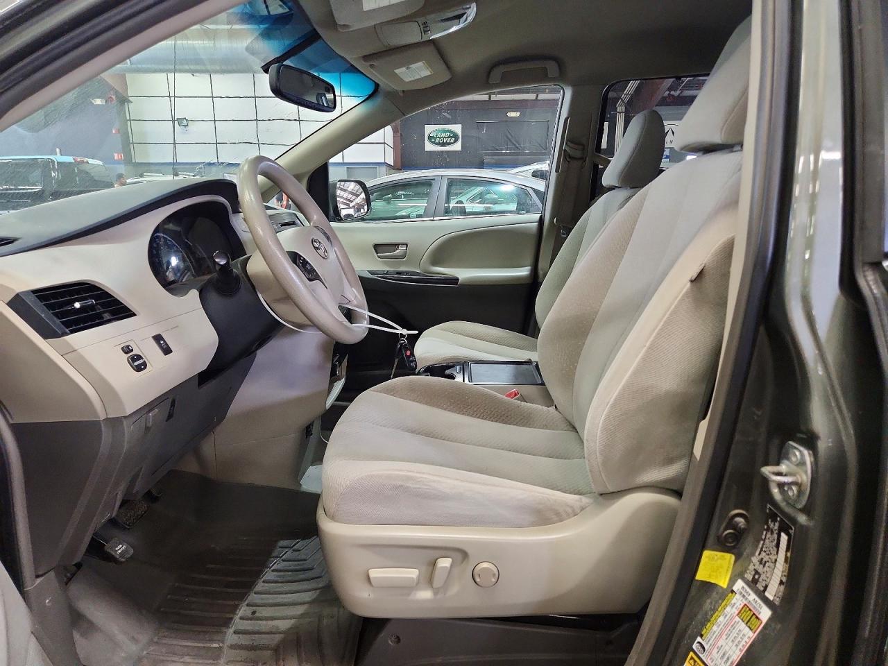 2012 TOYOTA SIENNA