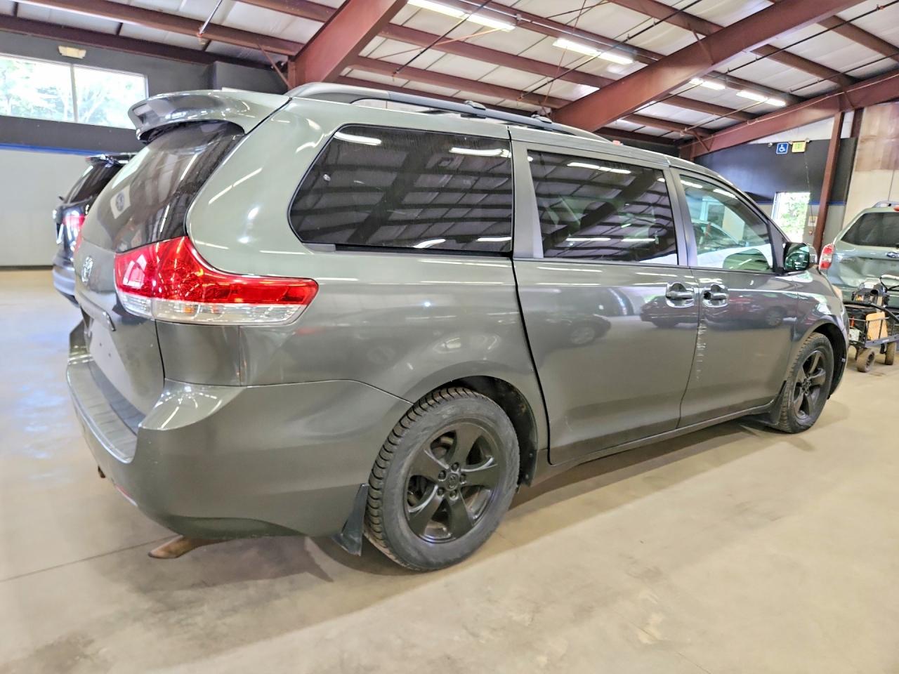 2012 TOYOTA SIENNA
