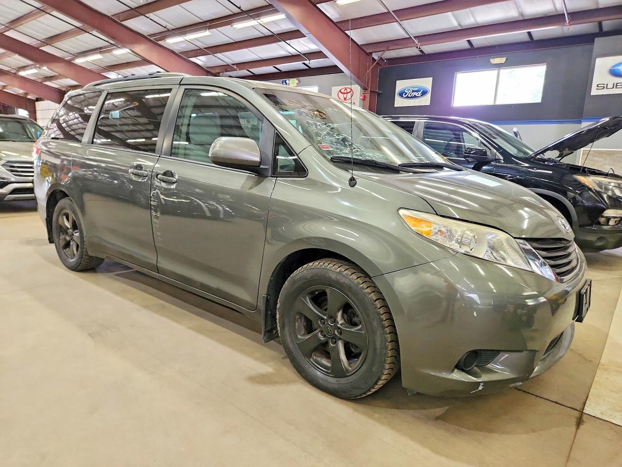 2012 TOYOTA SIENNA