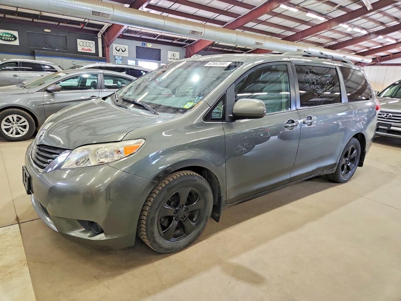 2012 TOYOTA SIENNA