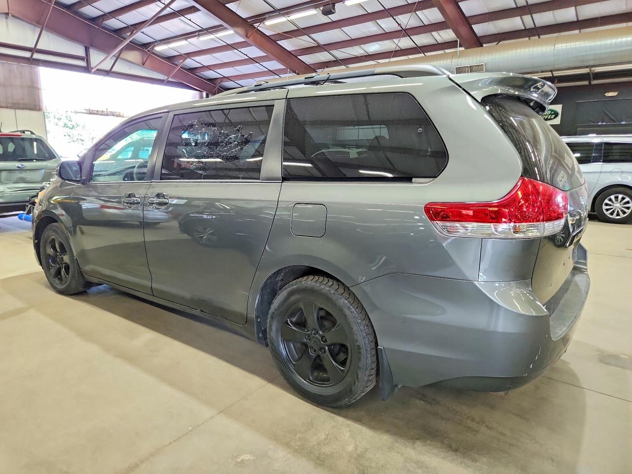 2012 TOYOTA SIENNA