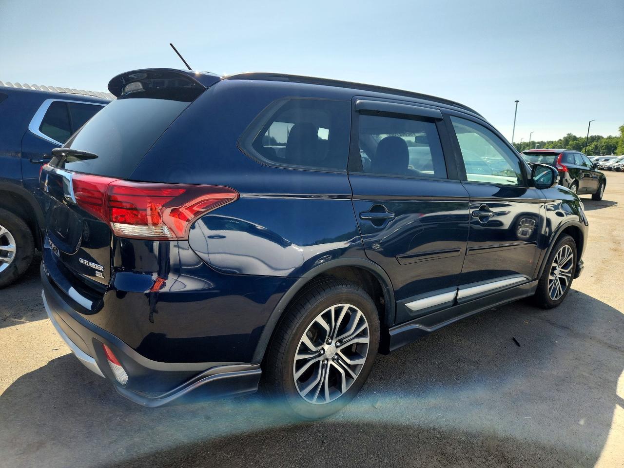 2016 MITSUBISHI OUTLANDER