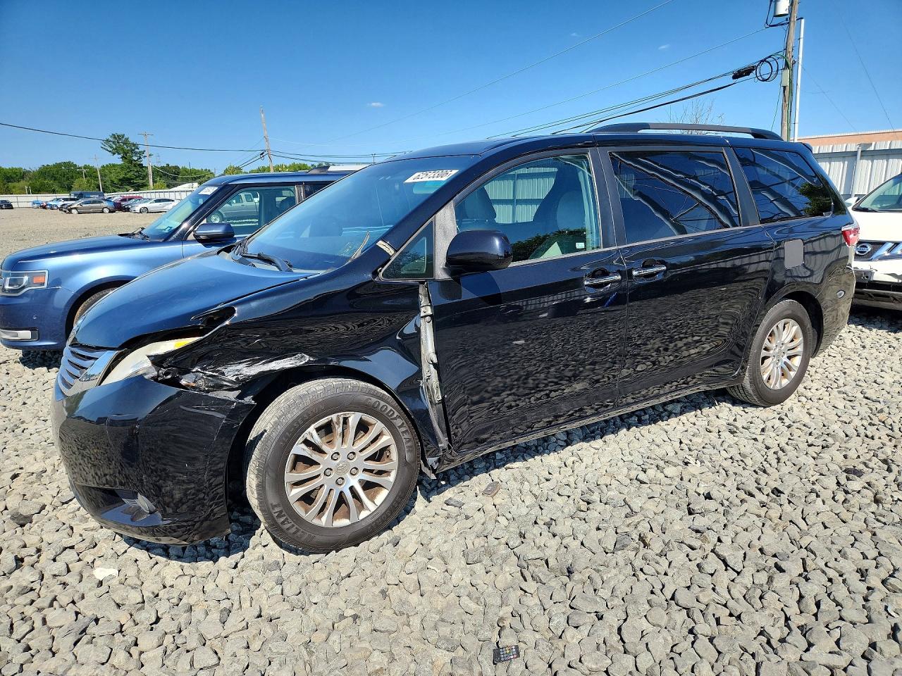 2015 TOYOTA SIENNA