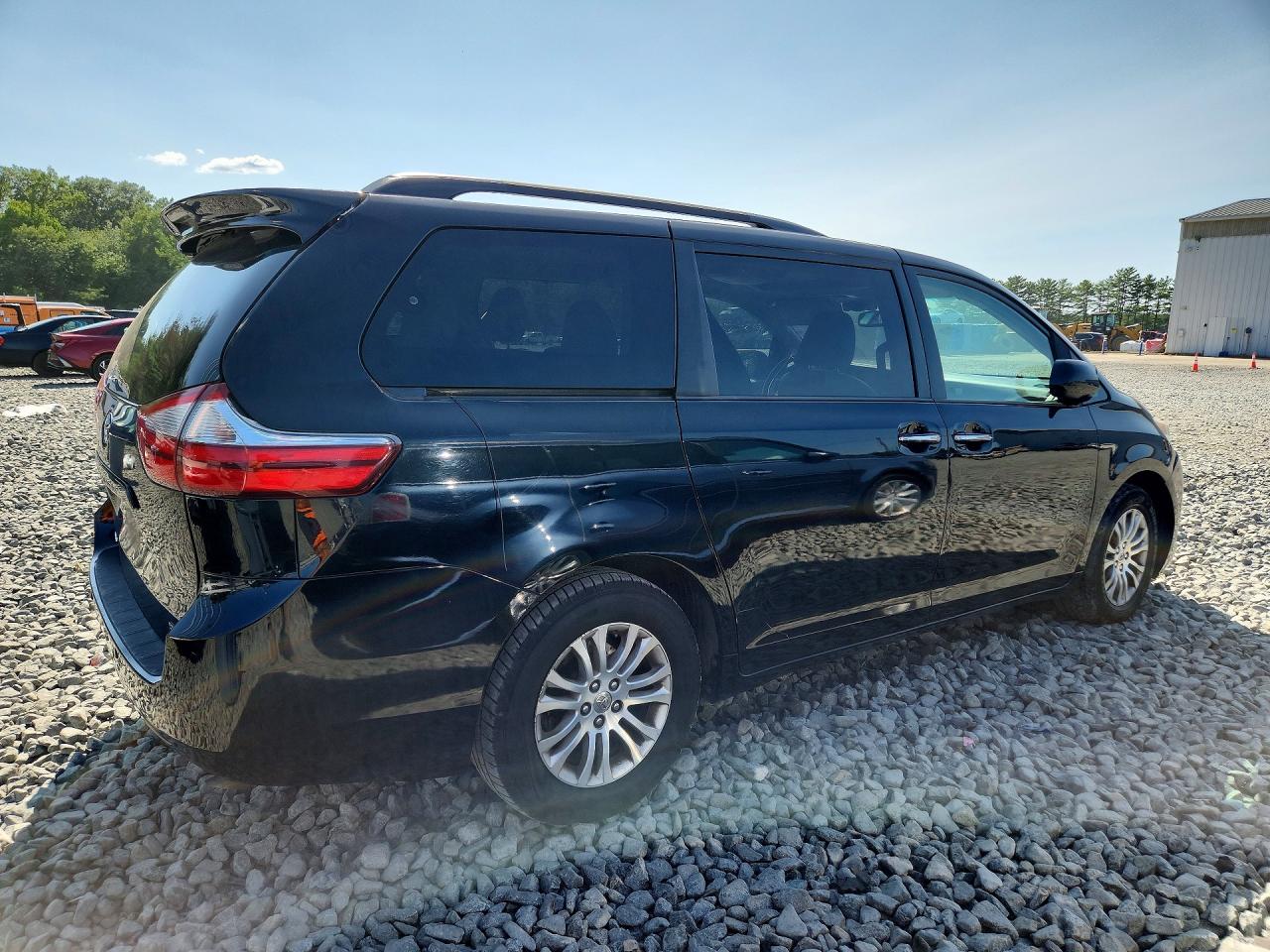 2015 TOYOTA SIENNA