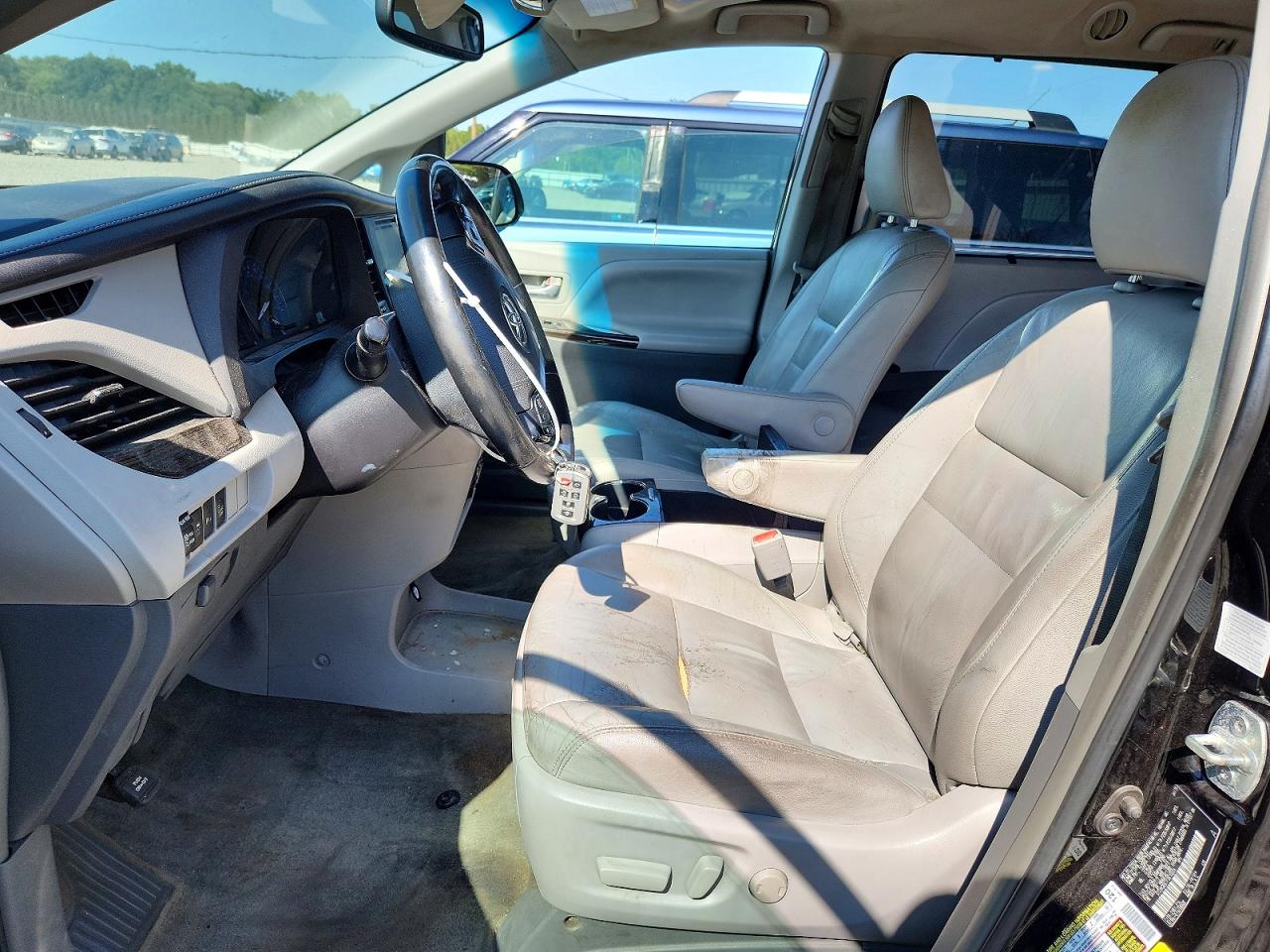 2015 TOYOTA SIENNA