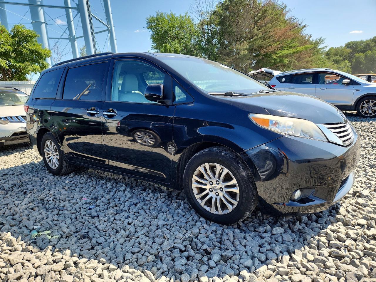 2015 TOYOTA SIENNA