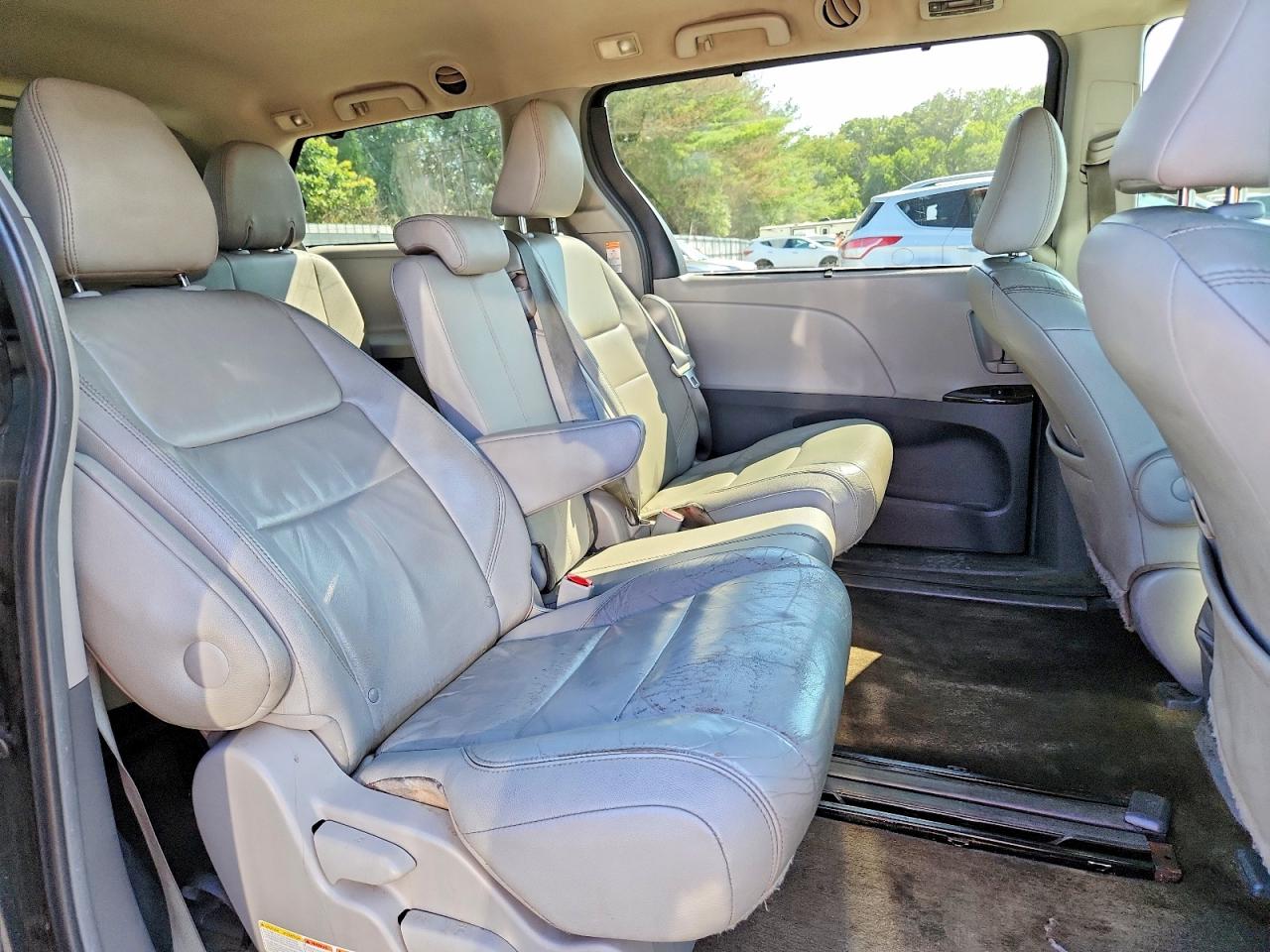 2015 TOYOTA SIENNA