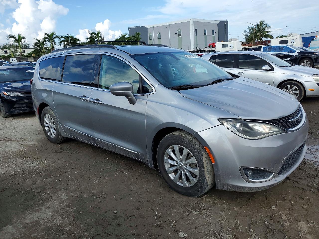 2017 CHRYSLER PACIFICA