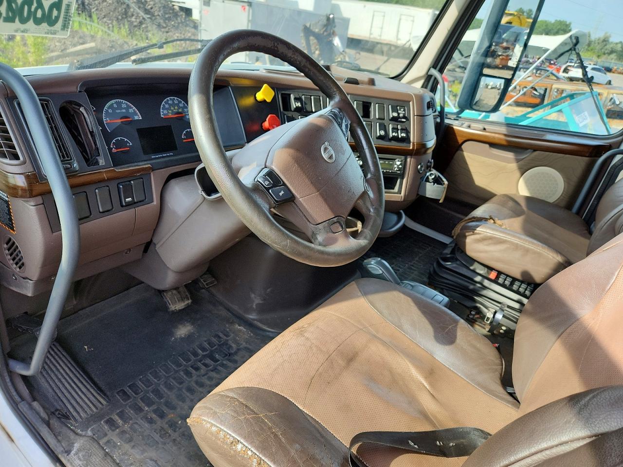 2015 VOLVO VN