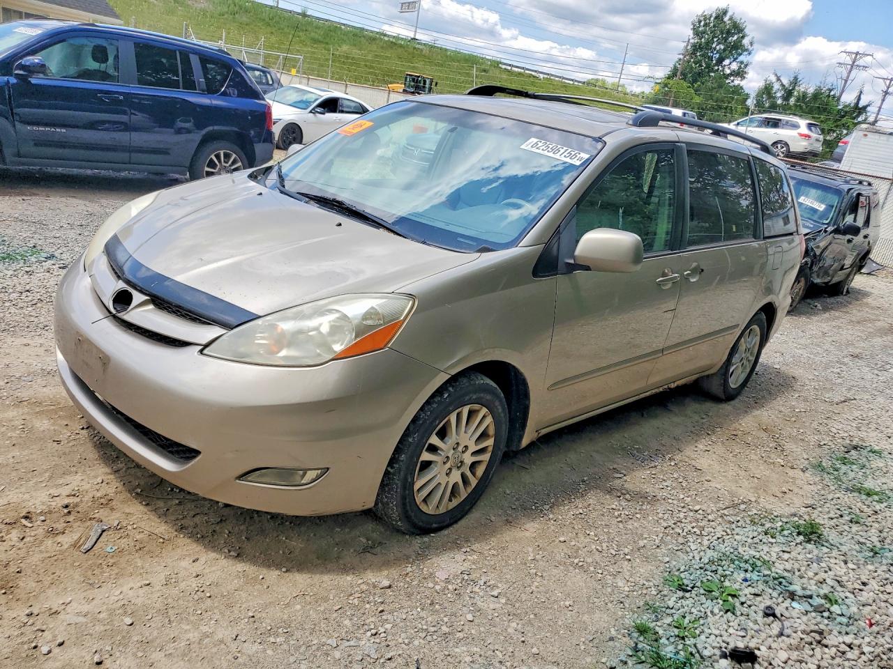 2009 TOYOTA SIENNA