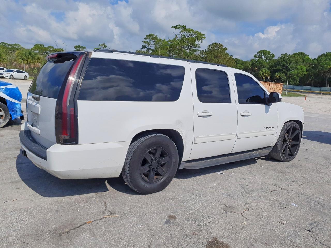 2011 GMC YUKON