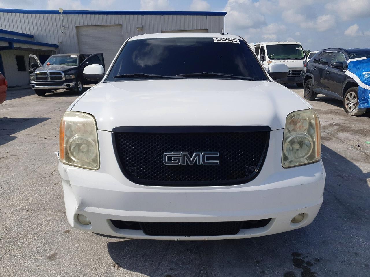 2011 GMC YUKON