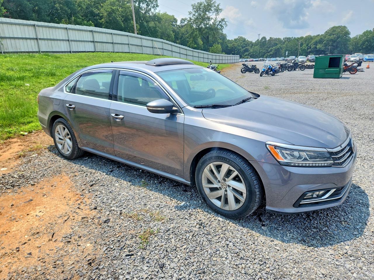 2018 VOLKSWAGEN PASSAT
