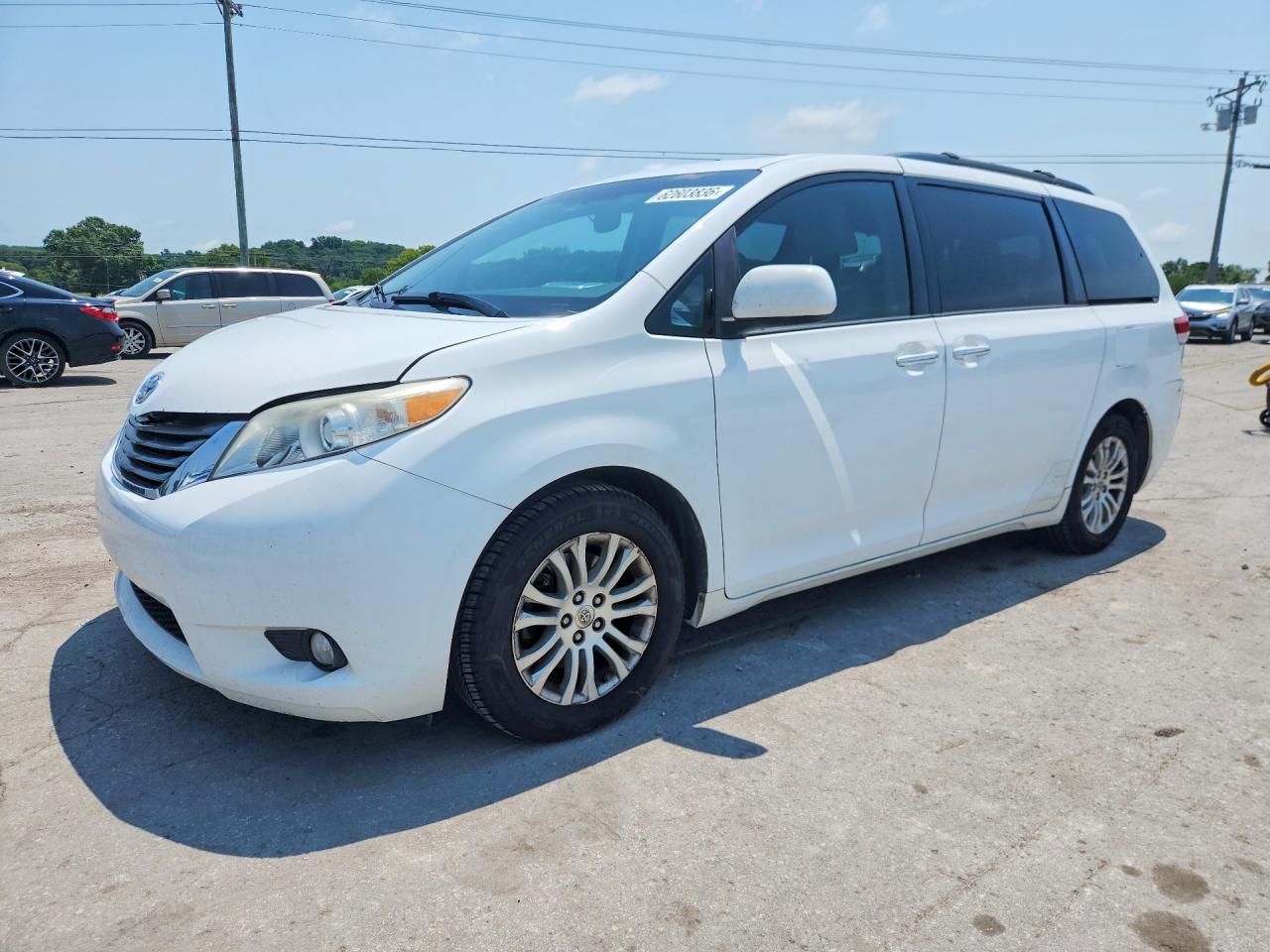 2012 TOYOTA SIENNA