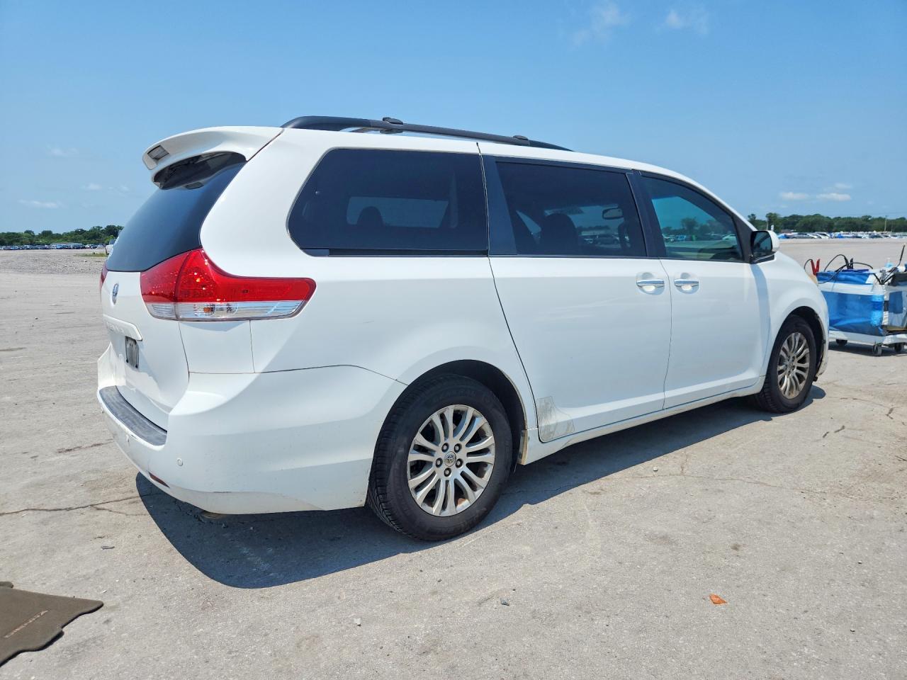 2012 TOYOTA SIENNA