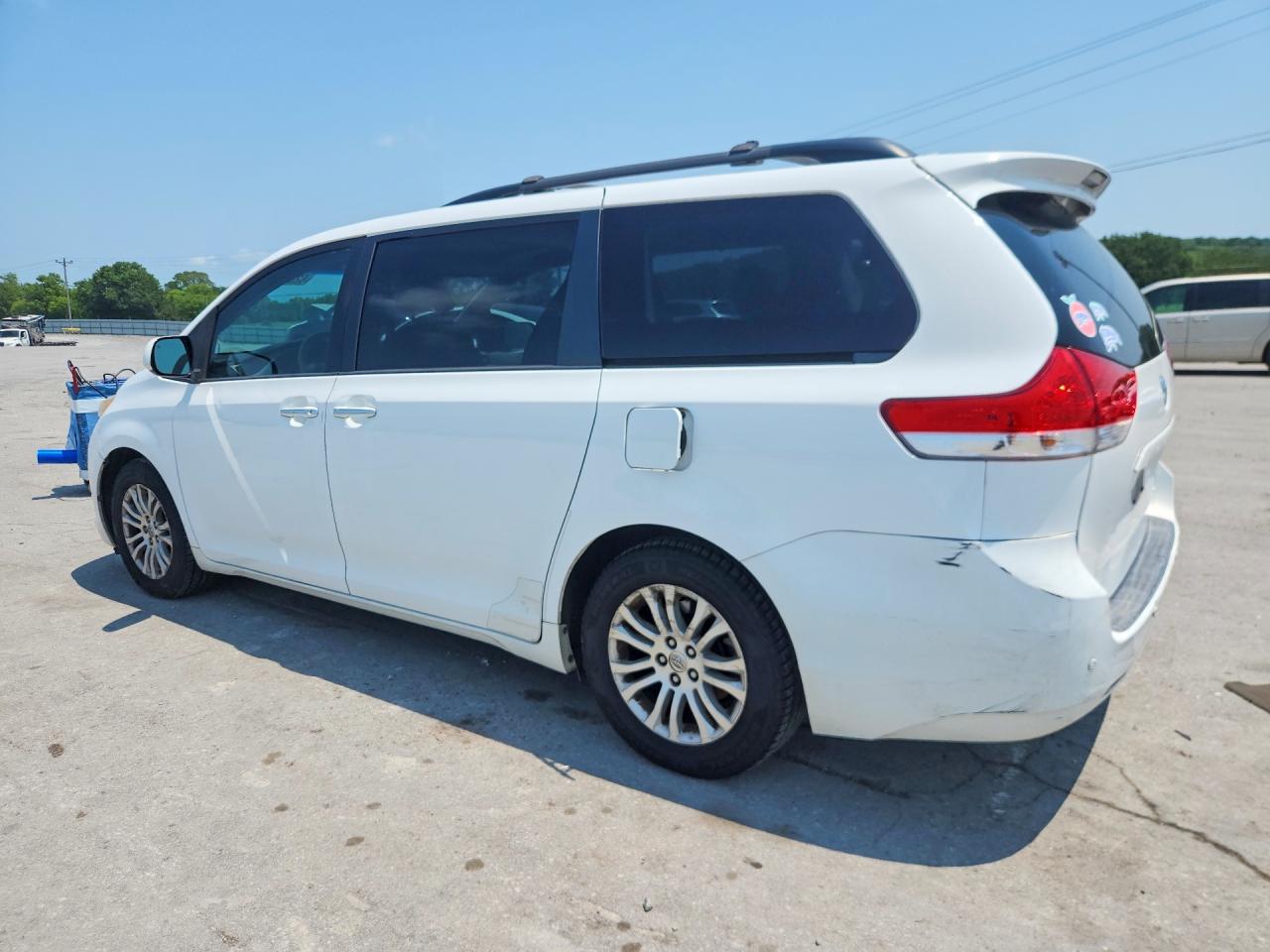 2012 TOYOTA SIENNA