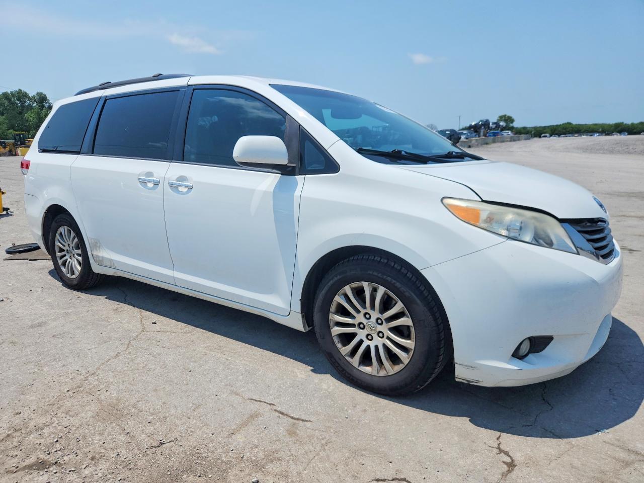 2012 TOYOTA SIENNA