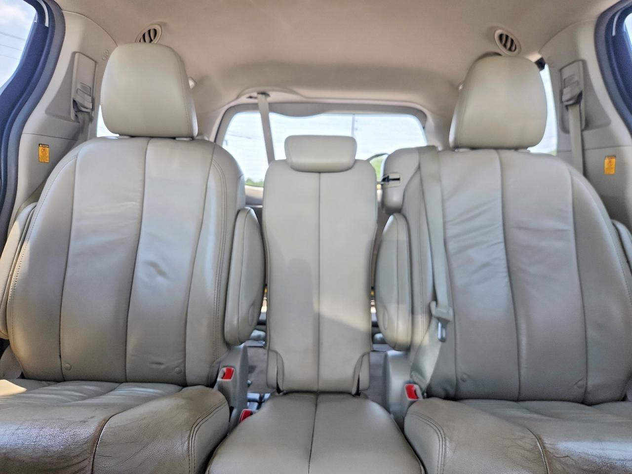 2012 TOYOTA SIENNA