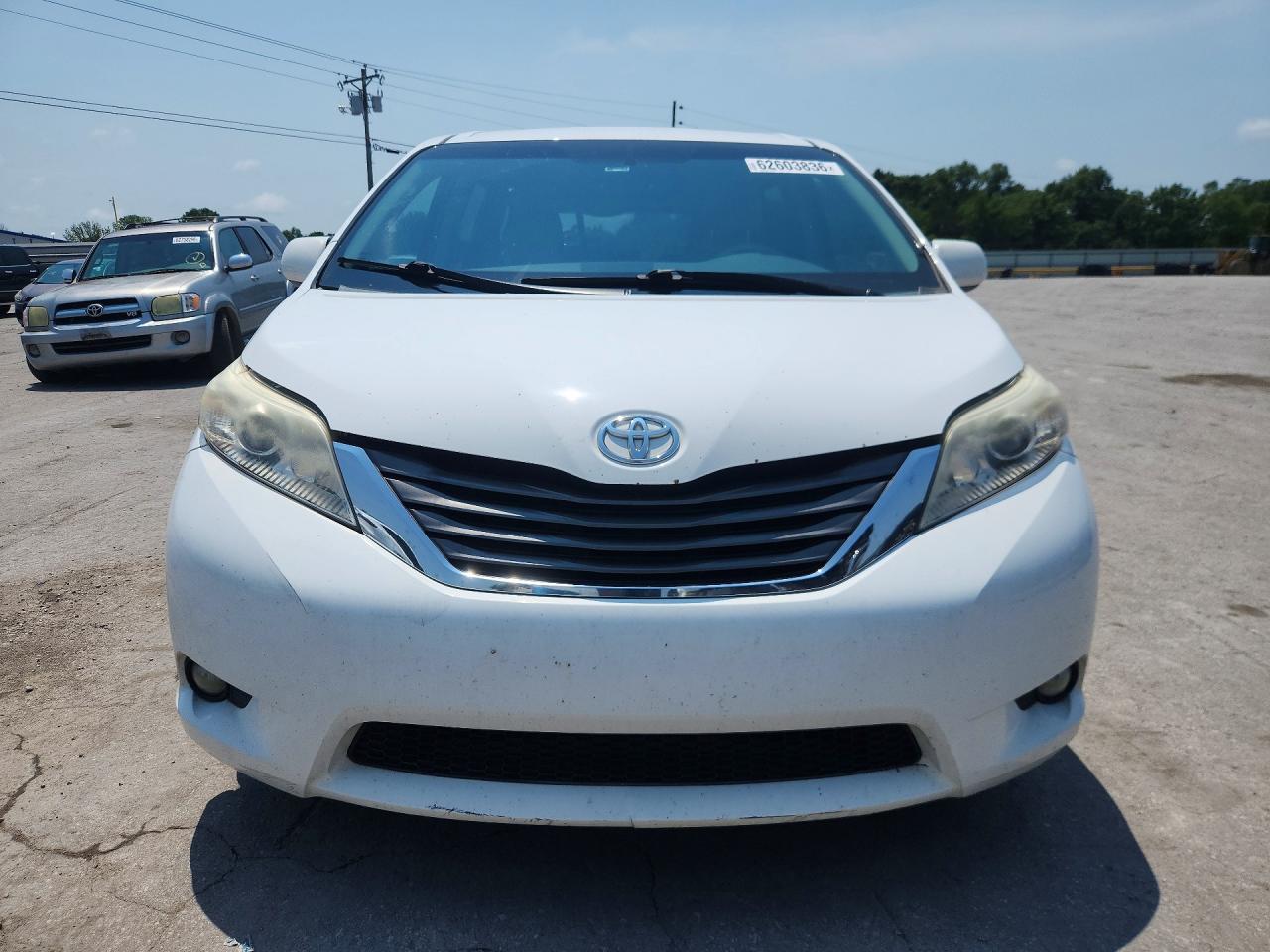 2012 TOYOTA SIENNA