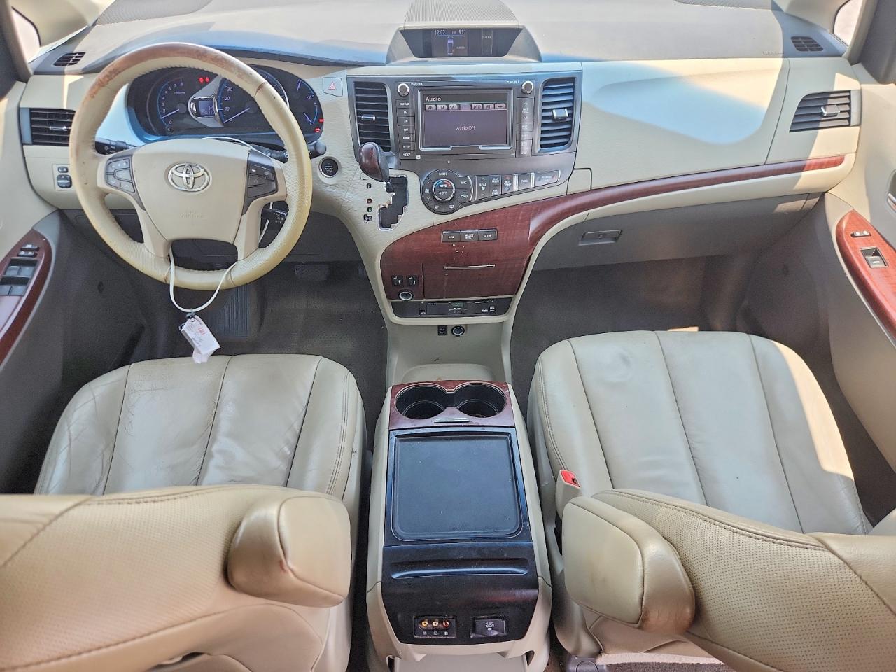 2012 TOYOTA SIENNA