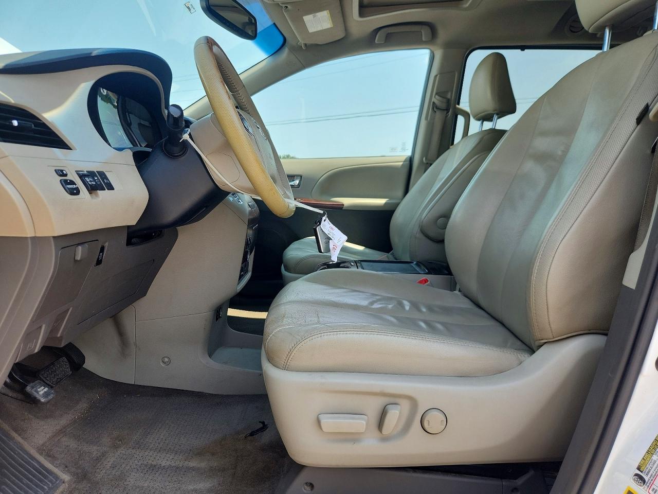 2012 TOYOTA SIENNA