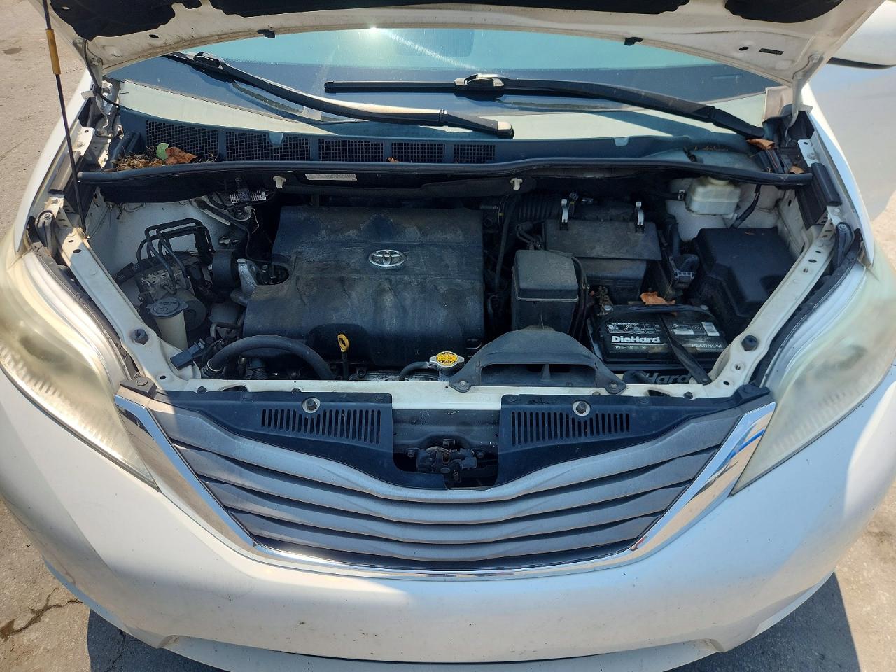 2012 TOYOTA SIENNA