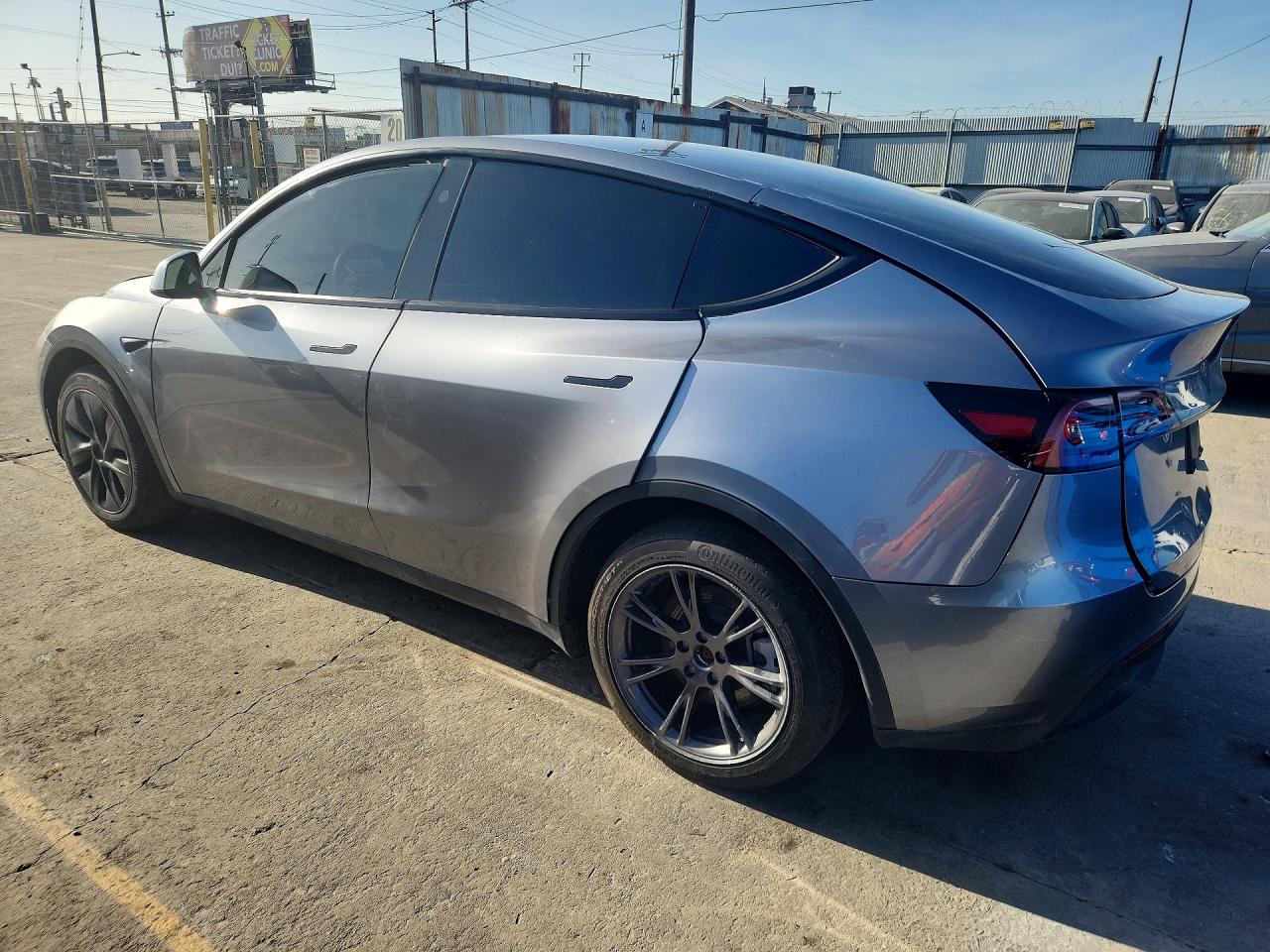 2025 TESLA MODEL Y