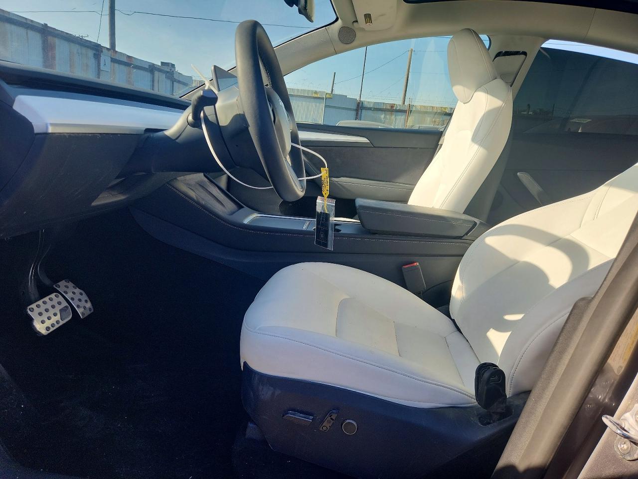 2025 TESLA MODEL Y