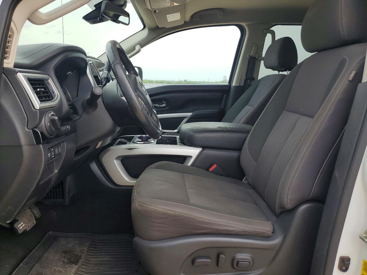 2020 NISSAN TITAN
