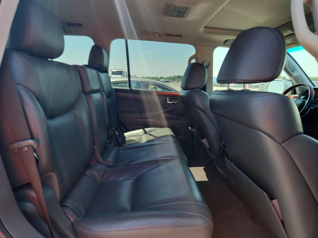 2010 LEXUS LX570