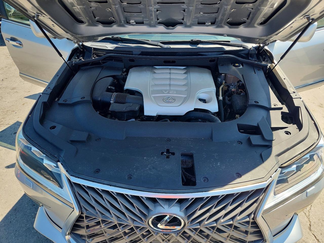 2010 LEXUS LX570