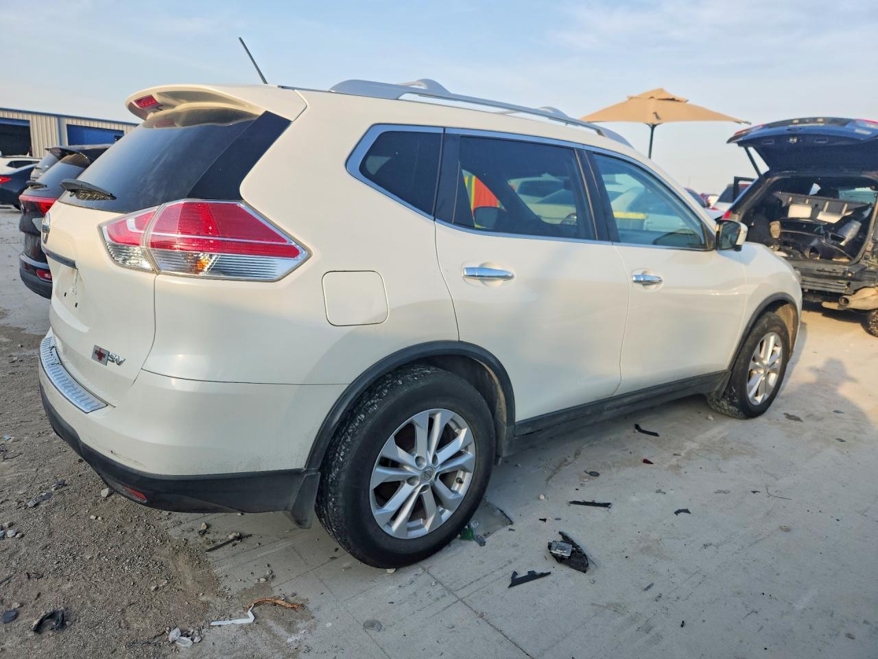 2015 NISSAN ROGUE