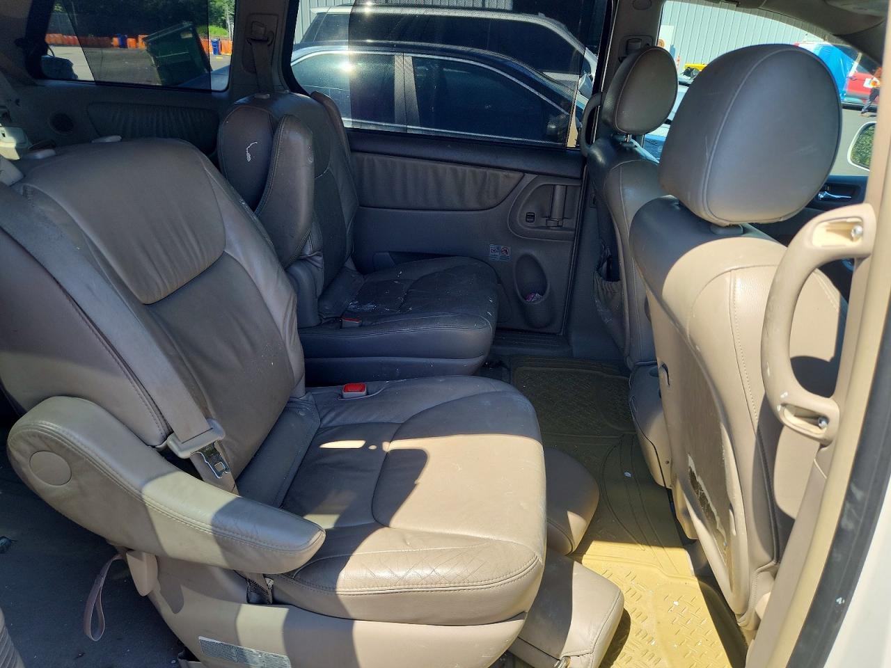 2004 TOYOTA SIENNA