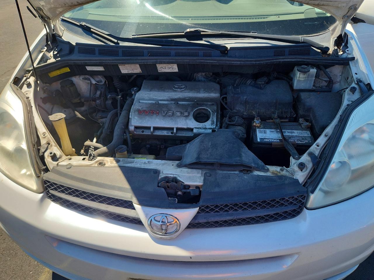 2004 TOYOTA SIENNA
