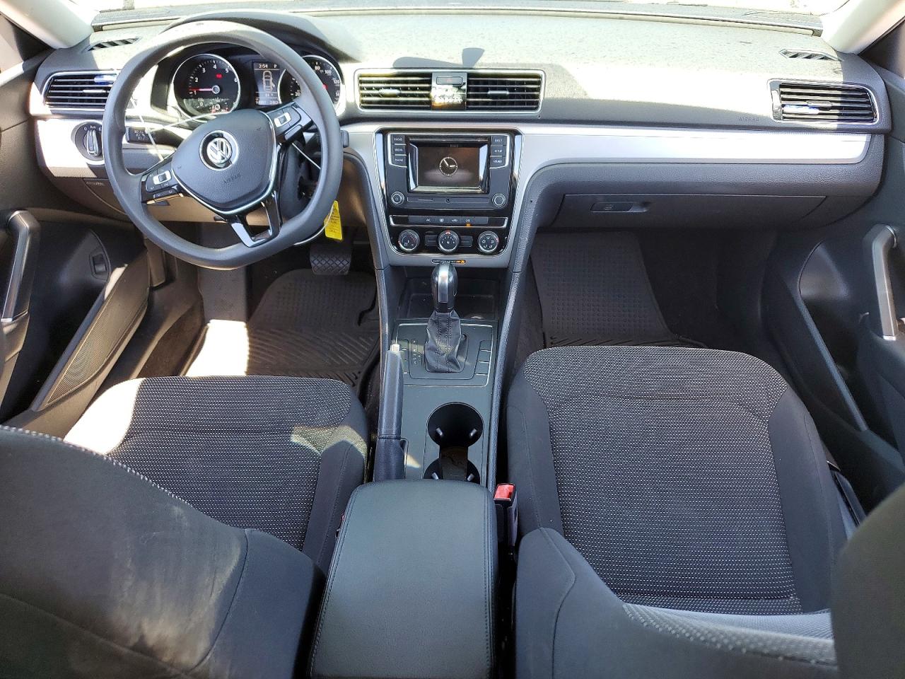2018 VOLKSWAGEN PASSAT