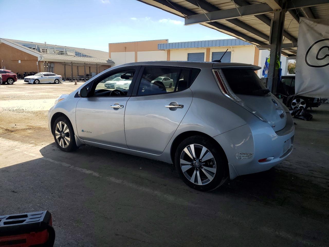 2016 NISSAN LEAF