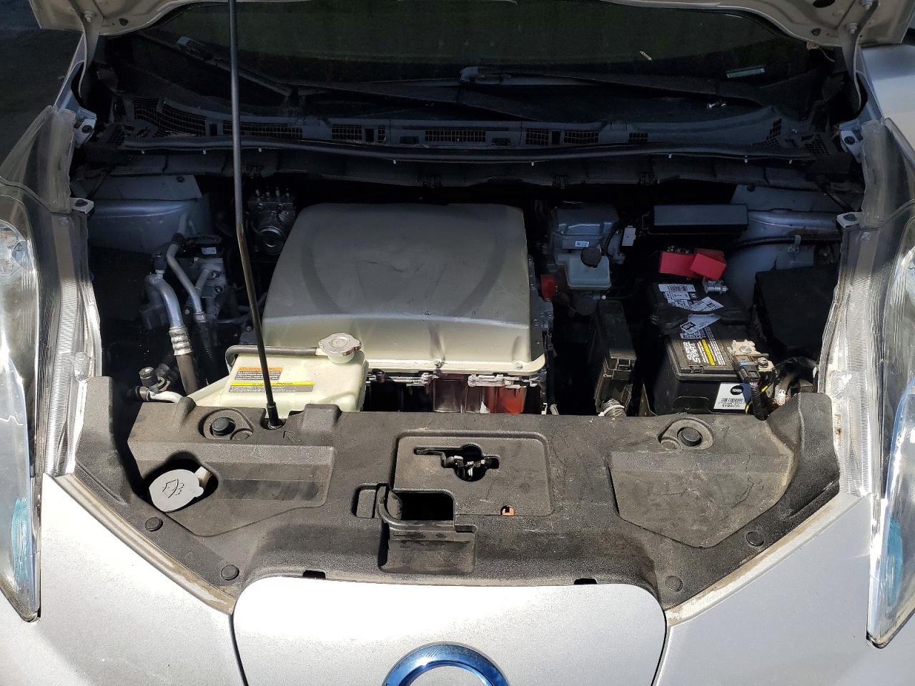 2016 NISSAN LEAF